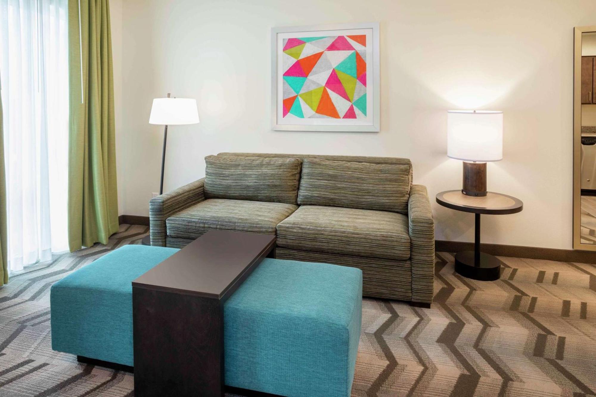 One-Bedroom Queen Suite with Two Queen Beds - Non-Smoking,1552302655:JPEG